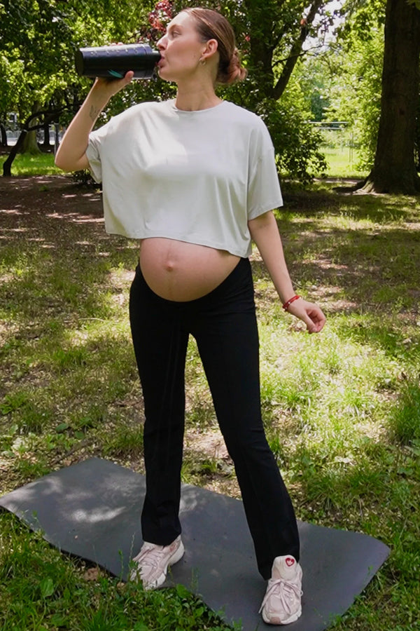 Απαλό κροπ τοπ εγκυμοσύνης από modal – ανοιχτό γκρι - - soonMAMA - Η σωστή προσθήκη στην κομψή και άνετη εγκυμοσύνη! - Παλτά για έγκυες