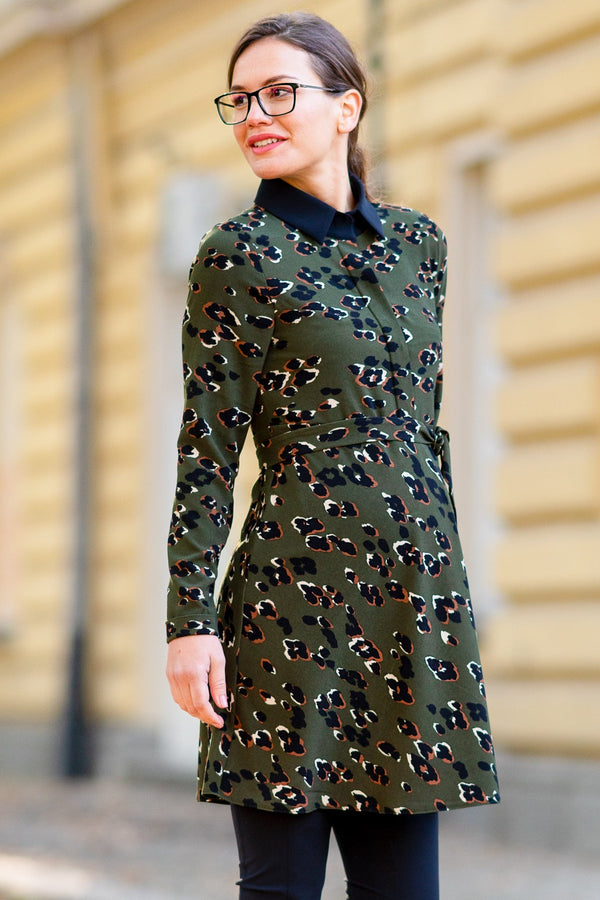 Φόρεμα εγκυμοσύνης και θηλασμού με σχέδιο και γιακά - - soonMAMA - Η σωστή προσθήκη στην κομψή και άνετη εγκυμοσύνη! - Παλτά για έγκυες