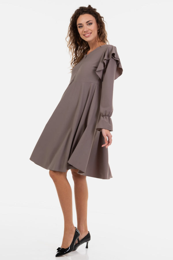 Αεράτο φόρεμα εγκυμοσύνης και θηλασμού σε χρώμα μόκα - - soonMAMA - Η σωστή προσθήκη στην κομψή και άνετη εγκυμοσύνη! - Παλτά για έγκυες