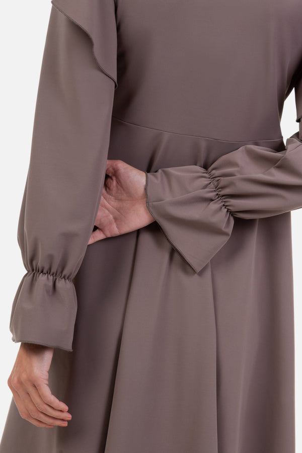 Αεράτο φόρεμα εγκυμοσύνης και θηλασμού σε χρώμα μόκα - - soonMAMA - Η σωστή προσθήκη στην κομψή και άνετη εγκυμοσύνη! - Παλτά για έγκυες