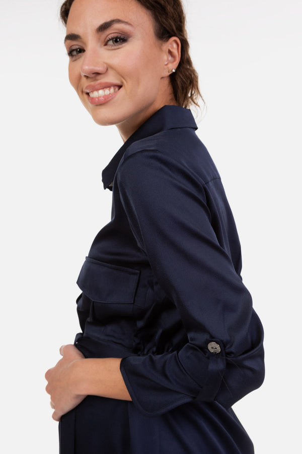 Σατινέ φόρεμα εγκυμοσύνης και θηλασμού σε σκούρο μπλε - - soonMAMA - Η σωστή προσθήκη στην κομψή και άνετη εγκυμοσύνη! - Παλτά για έγκυες