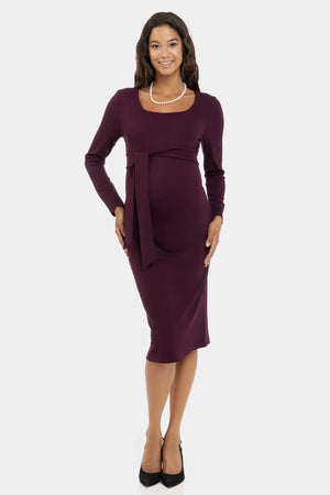 Κομψό μακρύ φόρεμα με φαρδιά ζώνη σε μπορντώ χρώμα - - soonMAMA - Η σωστή προσθήκη στην κομψή και άνετη εγκυμοσύνη! - Παλτά για έγκυες