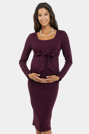 Κομψό μακρύ φόρεμα με φαρδιά ζώνη σε μπορντώ χρώμα - - soonMAMA - Η σωστή προσθήκη στην κομψή και άνετη εγκυμοσύνη! - Παλτά για έγκυες