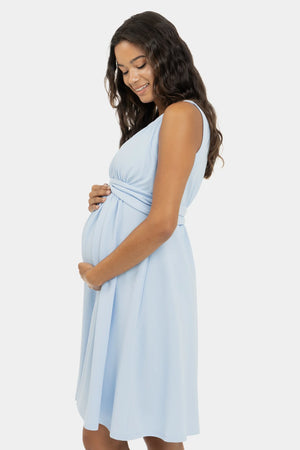 Ανοιχτό μπλε κομψό φόρεμα εγκυμοσύνης με σούρες - Clothing - soonMAMA - Η σωστή προσθήκη στην κομψή και άνετη εγκυμοσύνη! - Παλτά για έγκυες