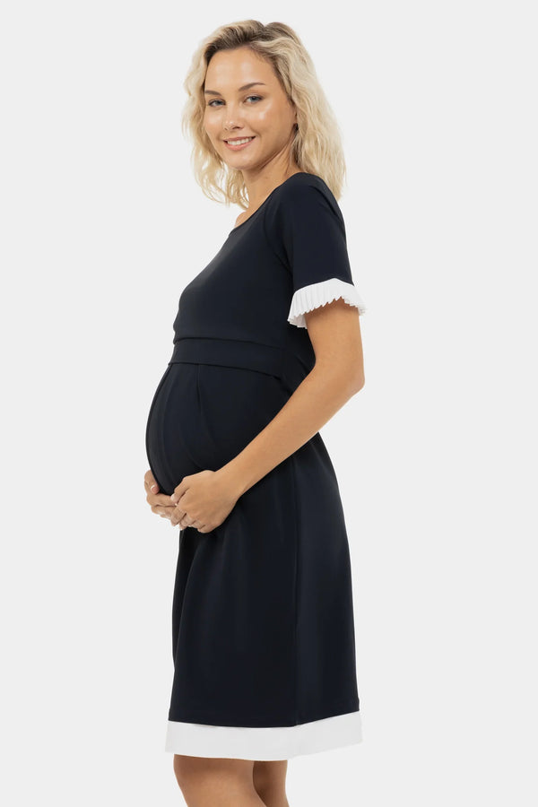 Φόρεμα εγκυμοσύνης και θηλασμού με λεπτομέρειες πλισέ - Φόρεμα - soonMAMA - Η σωστή προσθήκη στην κομψή και άνετη εγκυμοσύνη! - Παλτά για έγκυες