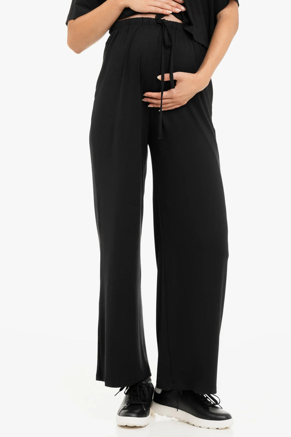 Απαλό παντελόνι εγκυμοσύνης σε γραμμή καμπάνα από modal – μαύρο - - soonMAMA - Η σωστή προσθήκη στην κομψή και άνετη εγκυμοσύνη! - Παλτά για έγκυες