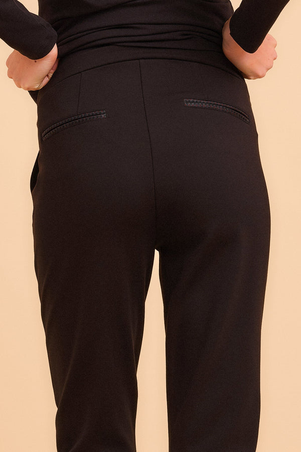 Παντελόνι εγκυμοσύνης από ύφασμα λεπτής πλέξης - Παντελόνι - soonMAMA - Η σωστή προσθήκη στην κομψή και άνετη εγκυμοσύνη! - Παλτά για έγκυες