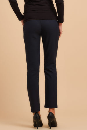 Σκούρο μπλε παντελόνι εγκυμοσύνης με βαμβακερή σύνθεση - - soonMAMA - Η σωστή προσθήκη στην κομψή και άνετη εγκυμοσύνη! - Παλτά για έγκυες