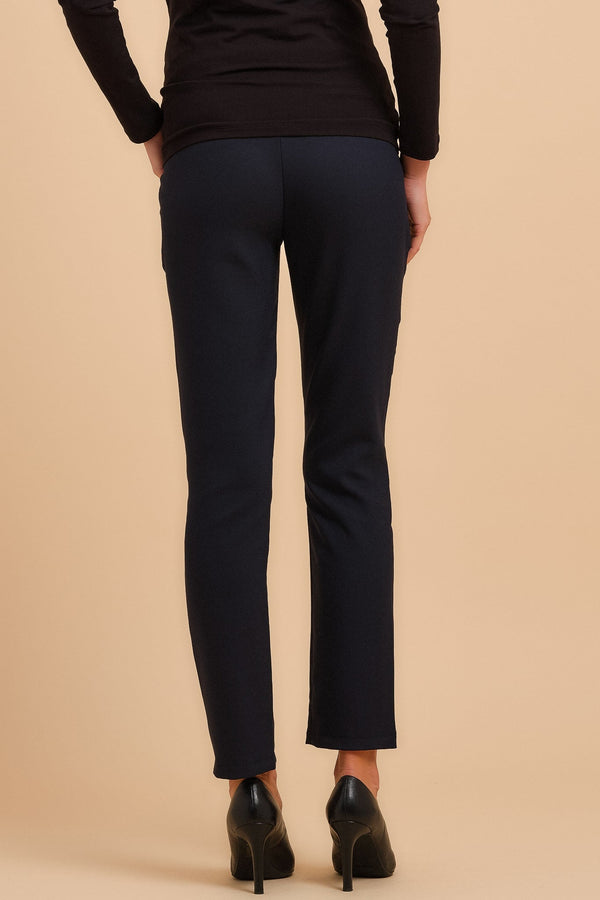 Σκούρο μπλε παντελόνι εγκυμοσύνης με βαμβακερή σύνθεση - - soonMAMA - Η σωστή προσθήκη στην κομψή και άνετη εγκυμοσύνη! - Παλτά για έγκυες