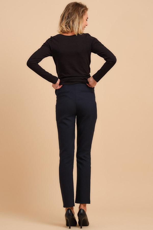 Σκούρο μπλε παντελόνι εγκυμοσύνης με βαμβακερή σύνθεση - - soonMAMA - Η σωστή προσθήκη στην κομψή και άνετη εγκυμοσύνη! - Παλτά για έγκυες