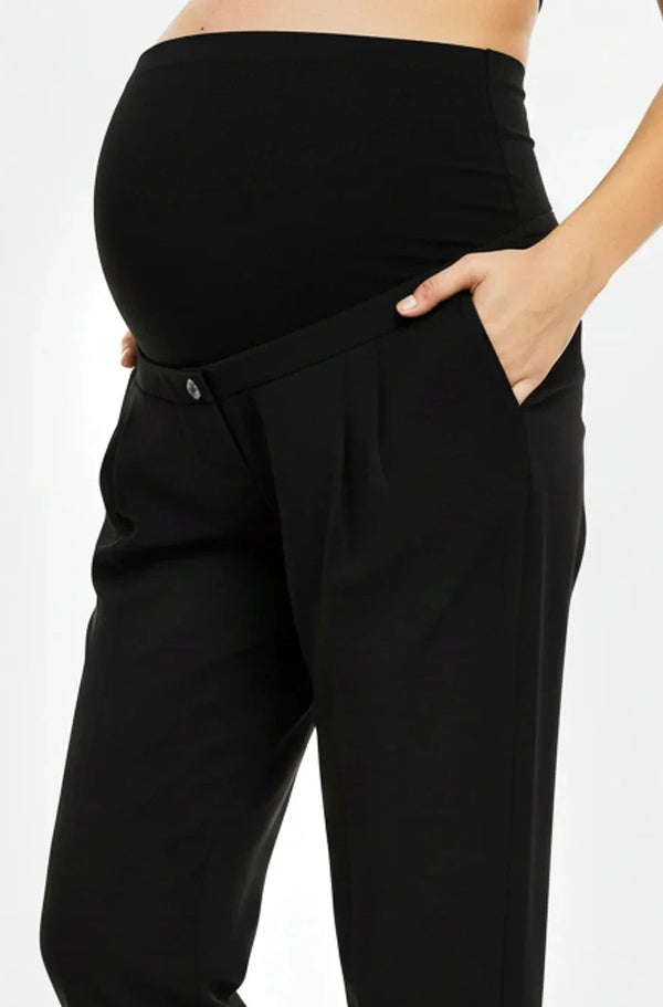 Μαύρο παντελόνι εγκυμοσύνης με πιέτες - - soonMAMA - Η σωστή προσθήκη στην κομψή και άνετη εγκυμοσύνη! - Παλτά για έγκυες