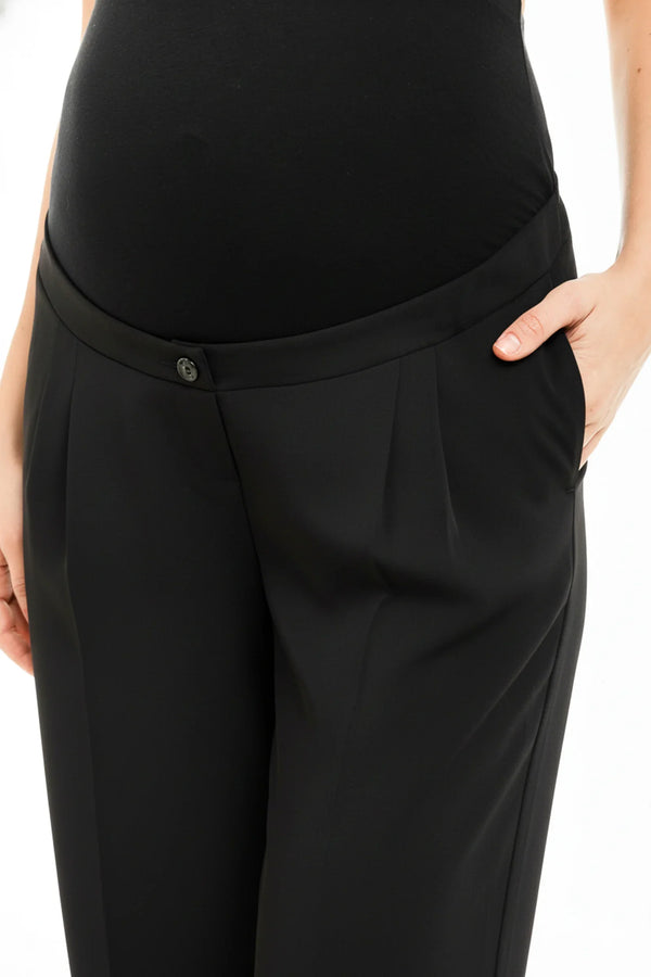 Μαύρο παντελόνι εγκυμοσύνης με πιέτες - - soonMAMA - Η σωστή προσθήκη στην κομψή και άνετη εγκυμοσύνη! - Παλτά για έγκυες