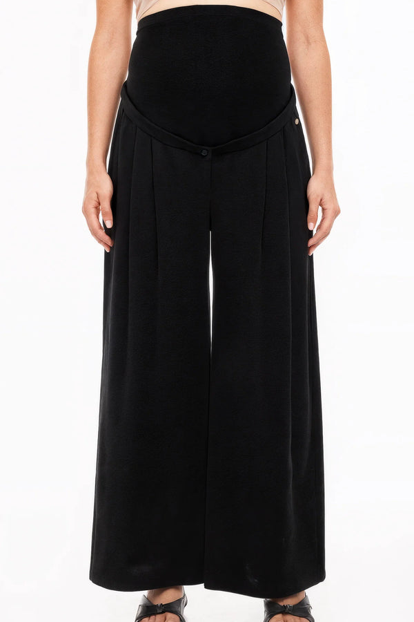 Κομψό μαύρο παντελόνι εγκυμοσύνης με πιέτες - - soonMAMA - Η σωστή προσθήκη στην κομψή και άνετη εγκυμοσύνη! - Παλτά για έγκυες