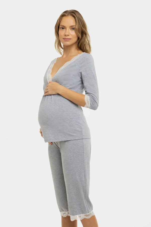 Βαμβακερές γκρι πιτζάμες εγκυμοσύνης και θηλασμού με δαντέλα - - soonMAMA - Η σωστή προσθήκη στην κομψή και άνετη εγκυμοσύνη! - Παλτά για έγκυες