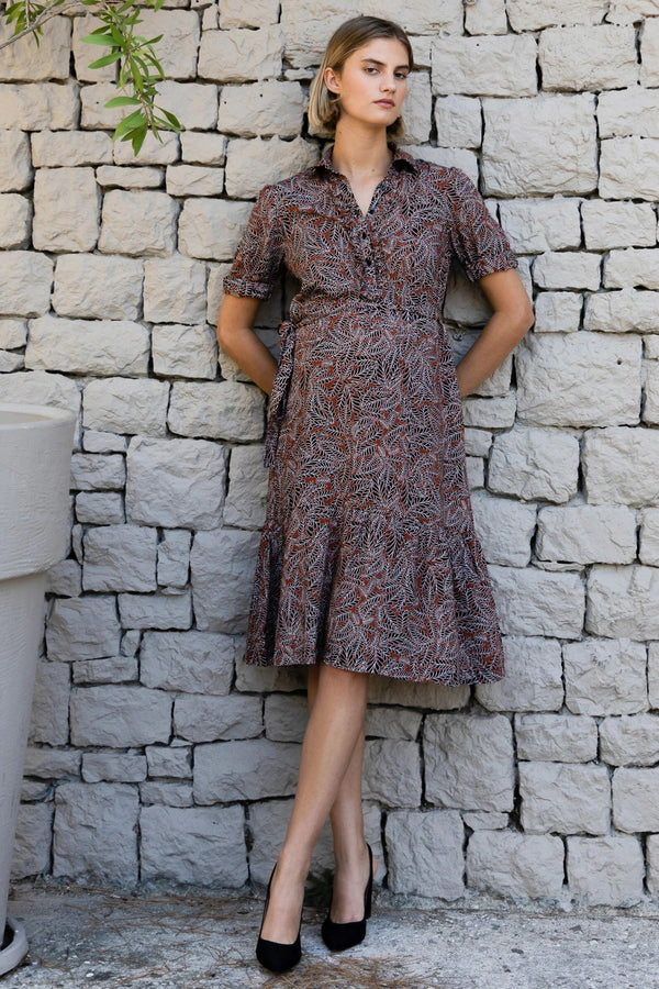 Φόρεμα εγκυμοσύνης και θηλασμού με γιακά με βολάν - καφέ - - soonMAMA - Η σωστή προσθήκη στην κομψή και άνετη εγκυμοσύνη! - Παλτά για έγκυες