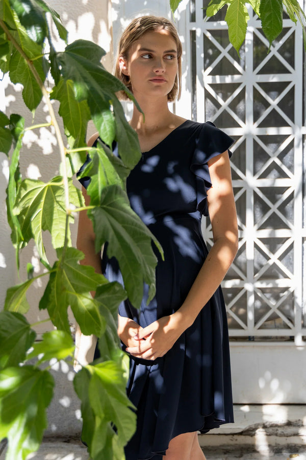 Απαλή φόρεμα εγκυμοσύνης και θηλασμού σε σκούρο μπλε - - soonMAMA - Η σωστή προσθήκη στην κομψή και άνετη εγκυμοσύνη! - Παλτά για έγκυες