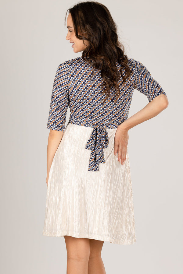 Γυαλιστερό φόρεμα εγκυμοσύνης και θηλασμού - - soonMAMA - Η σωστή προσθήκη στην κομψή και άνετη εγκυμοσύνη! - Παλτά για έγκυες