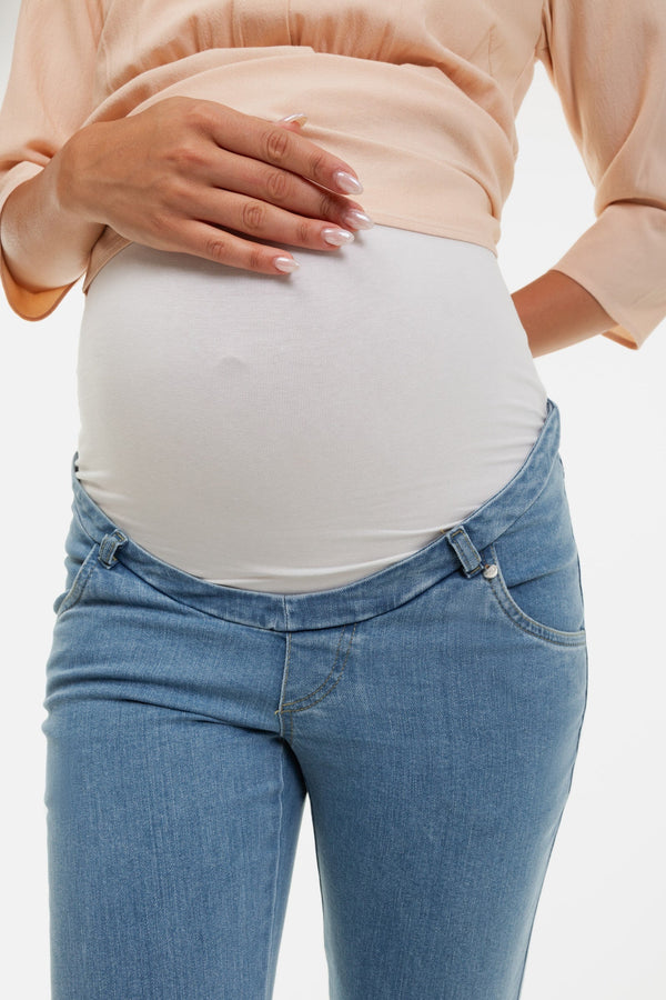 Εφαρμοστό ελαστικό τζιν εγκυμοσύνης με βαμβακερό άνω μέρος -  - soonMAMA - Η σωστή προσθήκη στην κομψή και άνετη εγκυμοσύνη! - Παλτά για έγκυες