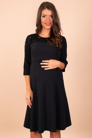 Φόρεμα εγκυμοσύνης και θηλασμού με λεπτομέρειες από δαντέλα - Φόρεμα - soonMAMA - Η σωστή προσθήκη στην κομψή και άνετη εγκυμοσύνη! - Παλτά για έγκυες