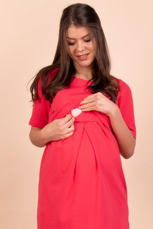 Απλό φόρεμα εγκυμοσύνης και θηλασμού σε κοράλλι χρώμα - Φόρεμα - soonMAMA - Η σωστή προσθήκη στην κομψή και άνετη εγκυμοσύνη! - Παλτά για έγκυες