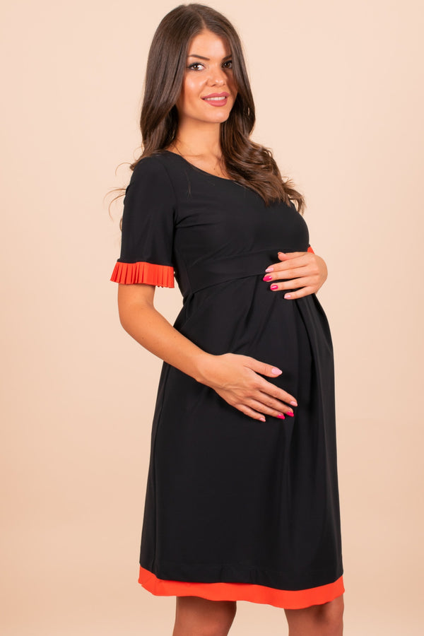 Φόρεμα εγκυμοσύνης και θηλασμού με λεπτομέρειες πλισέ - Φόρεμα - soonMAMA - Η σωστή προσθήκη στην κομψή και άνετη εγκυμοσύνη! - Παλτά για έγκυες