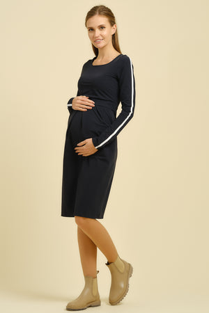 Απλό φόρεμα εγκυμοσύνης και θηλασμού με γραμμές - Φόρεμα - soonMAMA - Η σωστή προσθήκη στην κομψή και άνετη εγκυμοσύνη! - Παλτά για έγκυες